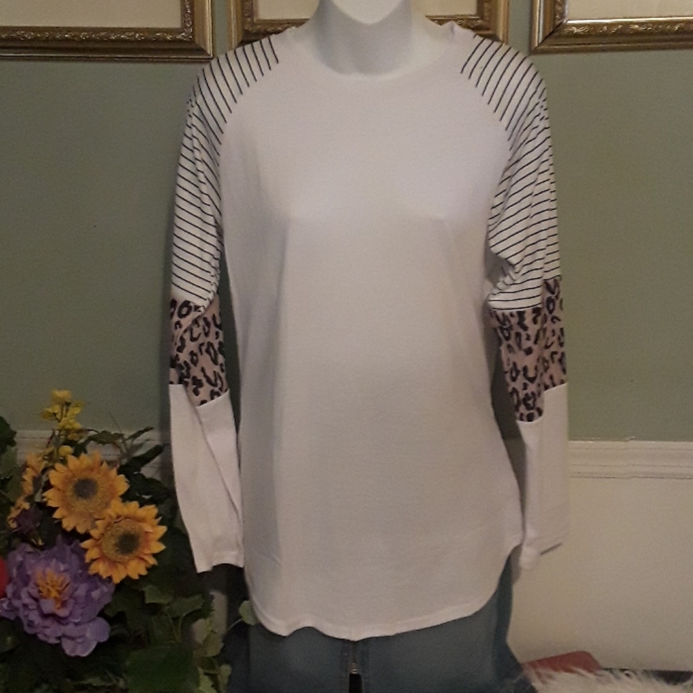 PRICE DROP TODAY CUTE BOUTIQUE TOP